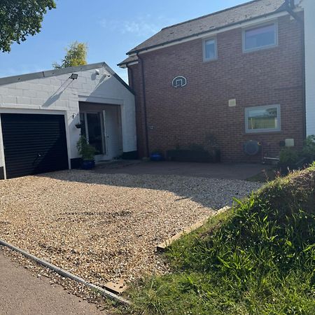 Hunters Lodge Exeter, Free Parking, Country Views, Great Wi-Fi, Large Garden Poltimore ภายนอก รูปภาพ