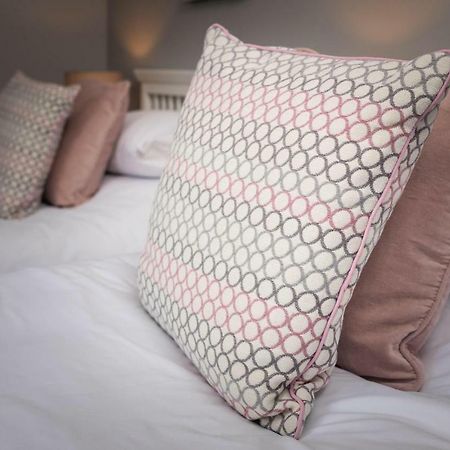 Hunters Lodge Exeter, Free Parking, Country Views, Great Wi-Fi, Large Garden Poltimore ภายนอก รูปภาพ