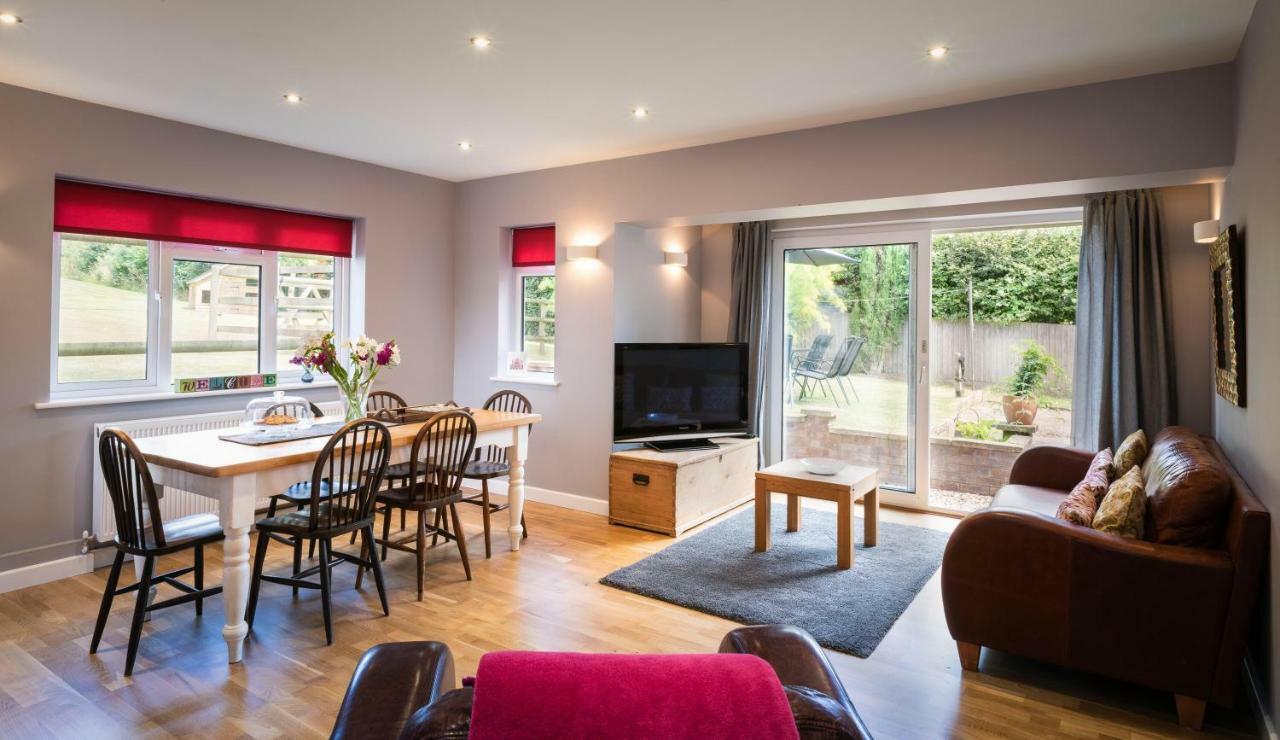 Hunters Lodge Exeter, Free Parking, Country Views, Great Wi-Fi, Large Garden Poltimore ภายนอก รูปภาพ